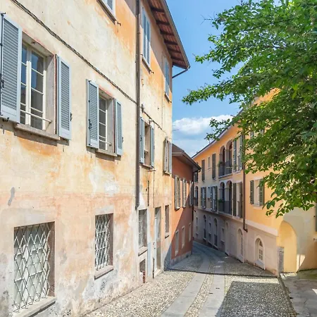Appartamento In Centro Storico A Cannero Riviera